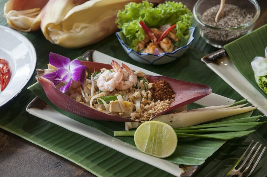 Sukhumvit: Hands-on Thai Cooking Class & Market Tour in BKK - The morning market: Thai ingredients in their working setting