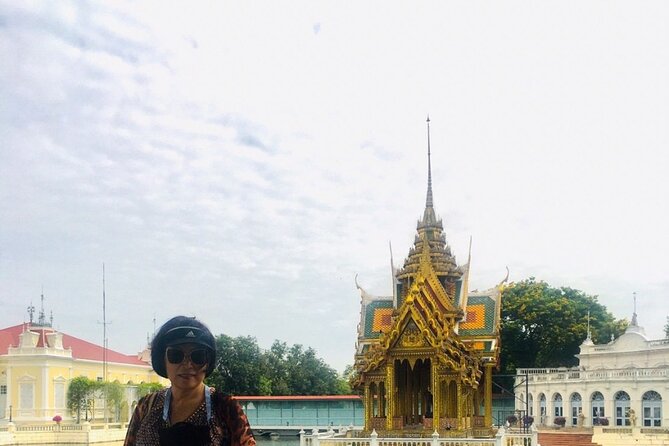 Sunset Sail, Glittering Tempels at Afternoon Ayutthaya Tours - Chao Phrom Market and the included snack box