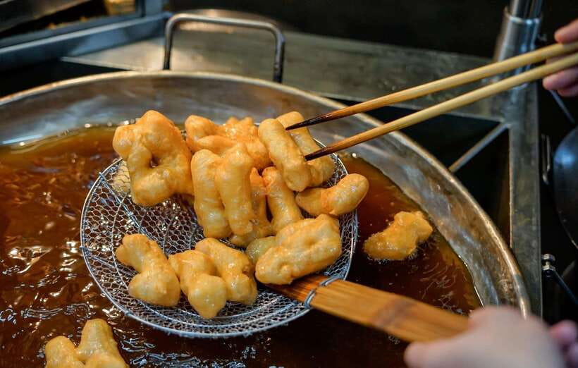 Taste of Bangkok: A 3-Hour Chinatown Food Feast - Local stalls and little-known stops