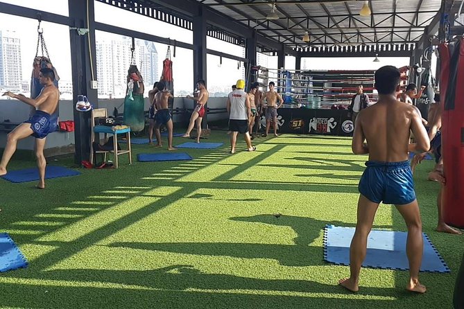 Thai Boxing Lesson, family and Kids Friendly - The value of learning from a professional fighter