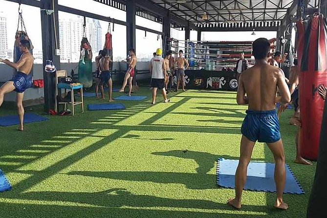 Thai Boxing Lesson, family and Kids Friendly - A rooftop camp instead of a polished fitness studio