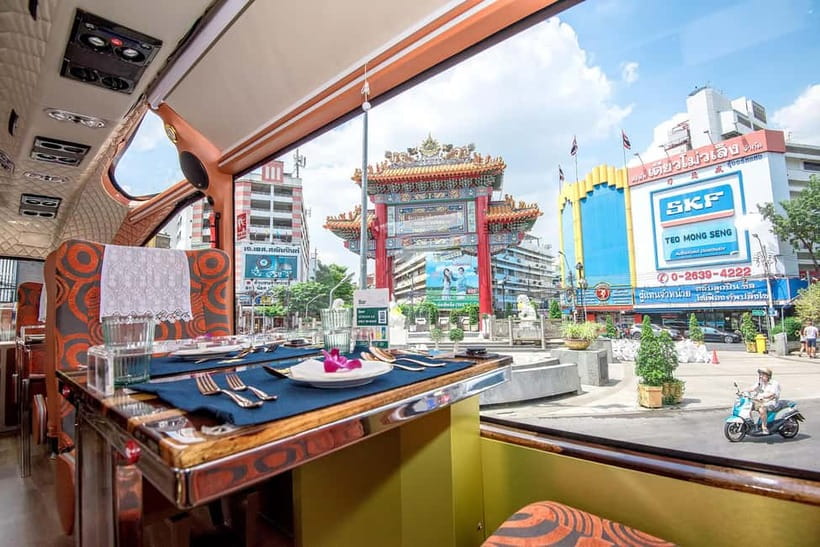 Thai Bus Food Tour Experience in Bangkok - A Thai meal with Bangkok moving past the window