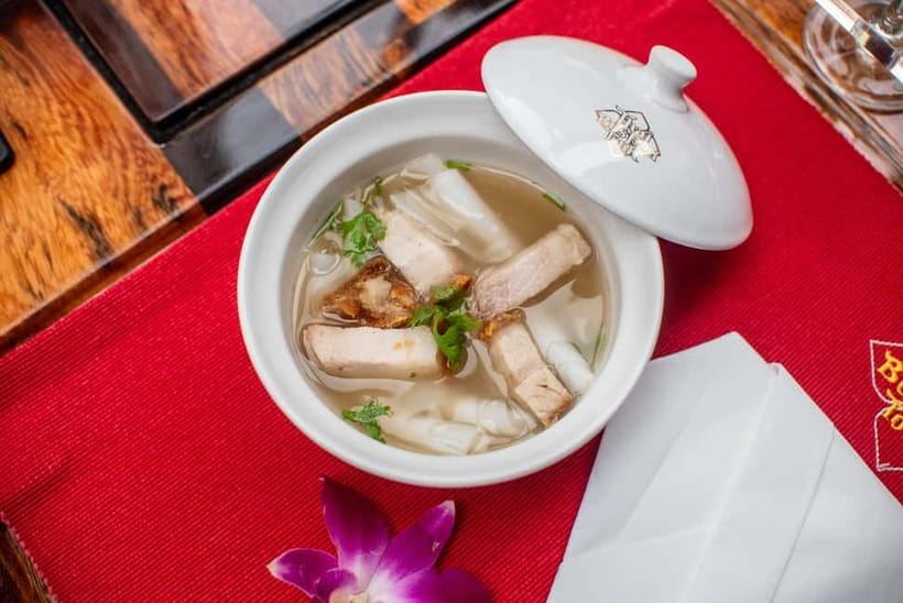 Thai Bus Food Tour Experience in Bangkok - The Grand Palace, Wat Pho, and Wat Phra Kaew