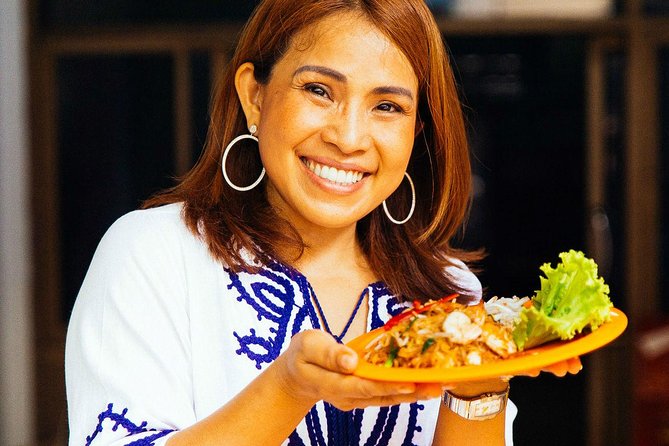 The 10 Tastings of Bangkok: Private Street Food Tour - Starting in Ari, a neighborhood food lesson
