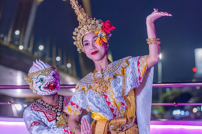 The Newest Luxury 5-Star Bangkok Chao Phraya Dinner Cruise - The buffet: broad choice, uneven heat