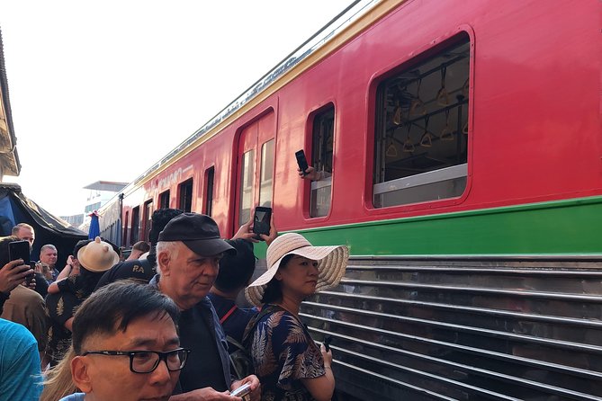 Train Market and Floating Market half day tour - What your guide adds, and the guide-service caveat