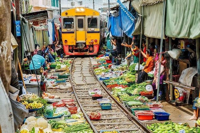 Train Market and Floating Market half day tour - Who should book this private market tour?
