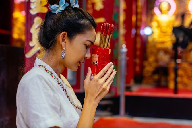 Treasures of Bangkok: Buddhism & Monks Private Tour - Meeting a monk and taking part in an offering