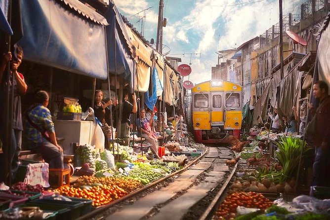 VIP Private Tour Damnoen Saduak+ Amphawa + Mae Klong Railway - Key points at a glance