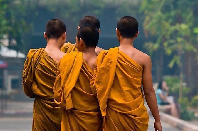 Visit temples in and around Bangkok with a former monk of 10 years - What the guide quality means in practice