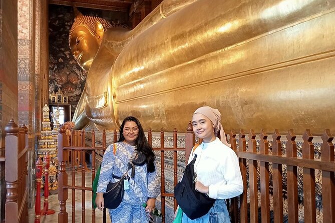 Visit Wat Pho and Wat Arun with Local Expert - Small group promise and meeting-point caution