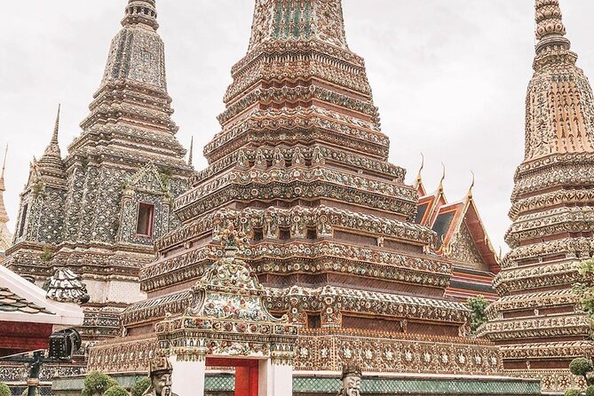 Visit Wat Pho and Wat Arun with Local Expert - Who should book this temple tour?