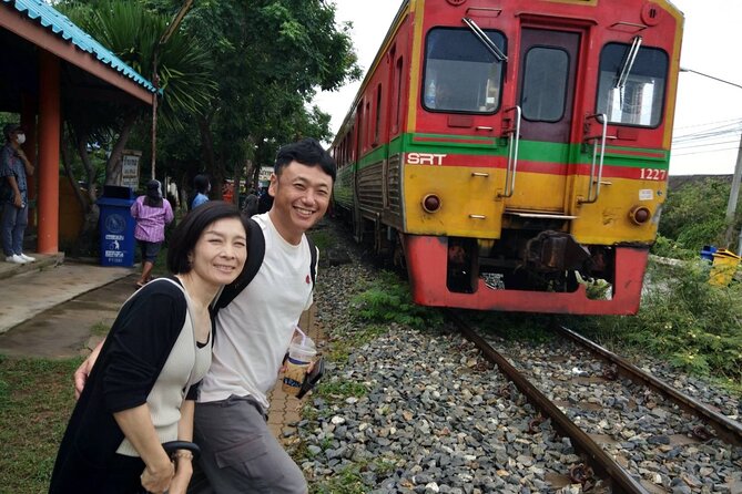 Wheelchair & Luxury Tour to Floating & Railway Markets - What the private van changes
