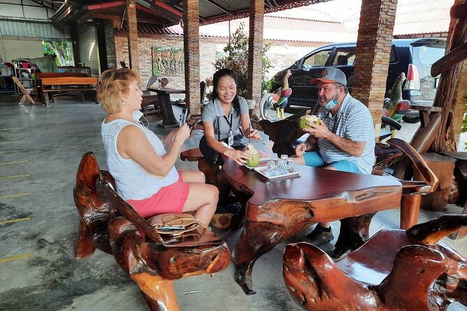 Wheelchair & Luxury Tour to Floating & Railway Markets - Guides who shape the day