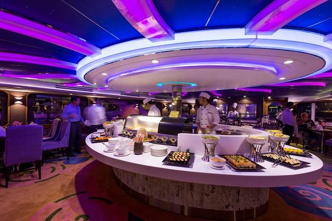 Wonderful Pearl Dinner Cruise - The Wonderful Pearl boat and observation decks
